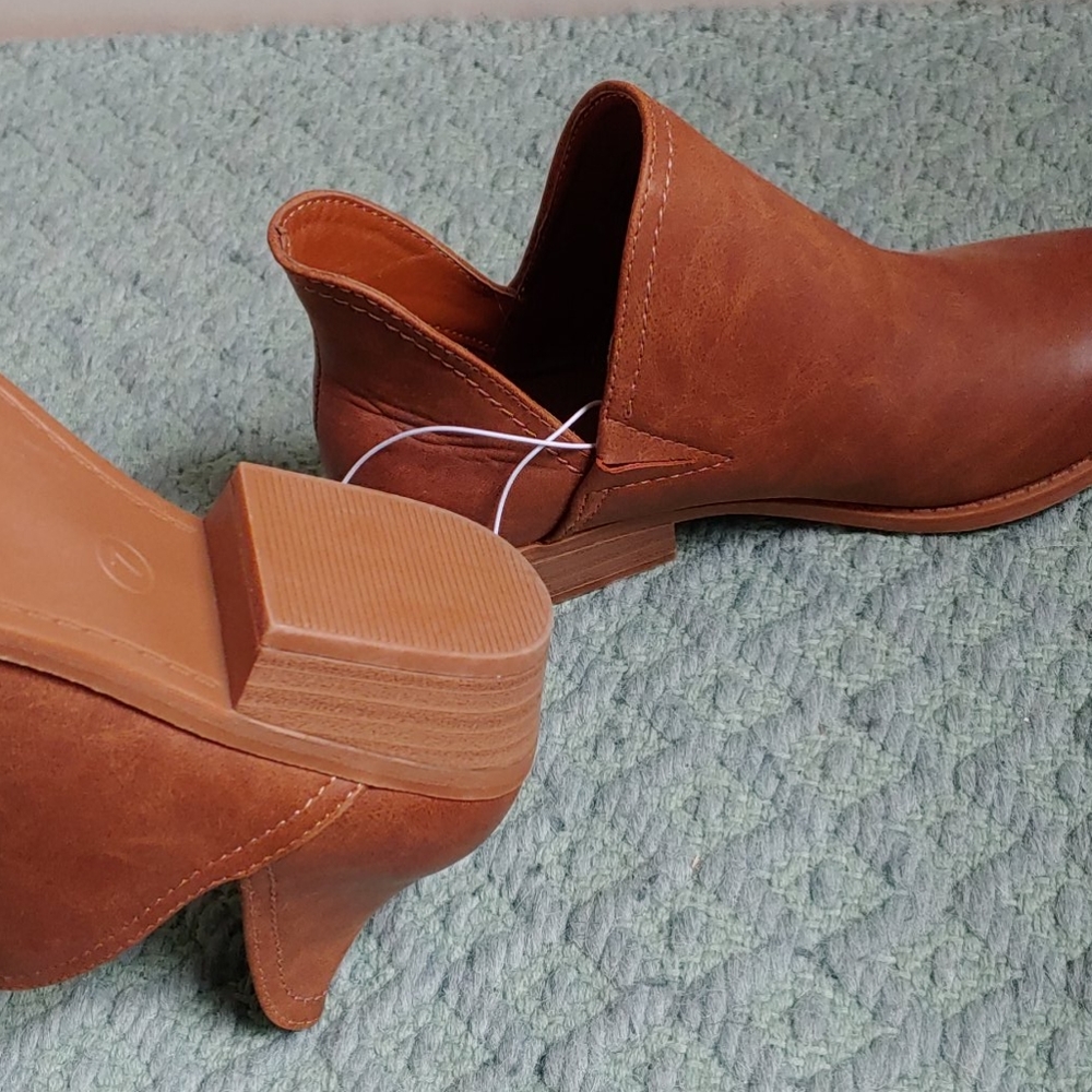 Universal Thread Booties - Picture 5 of 6